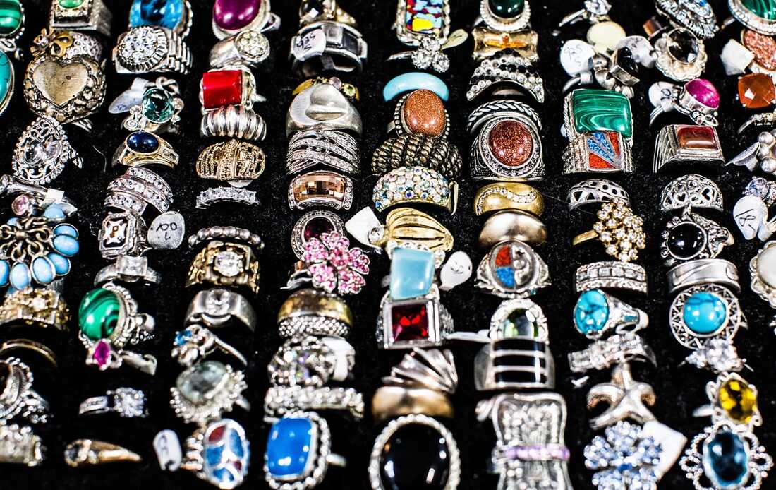 Find estate jewelry in Daytona Beach, Florida.