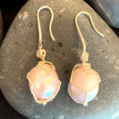 Daytona Florida jewelers has these vintage eye-catching faux pink tone pearl earrings!